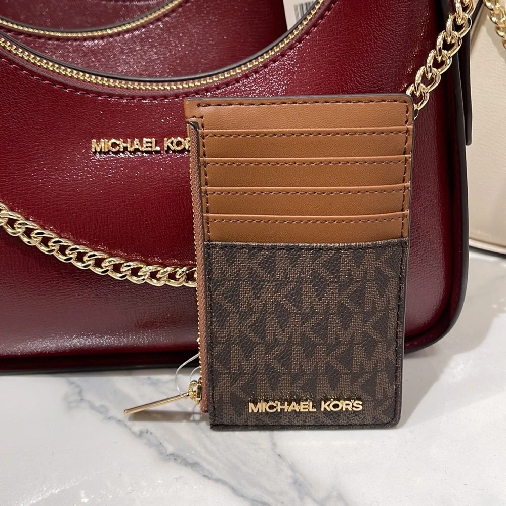 Michael Kors Jet Set Travel Medium Top Zip Card Case Wallet
PVC Leathr
Brown
NWT_4